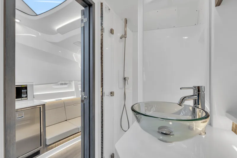 Slide: The Image of Sea Ray 370 SUNDANCER OUTBOARD 2023 - 30