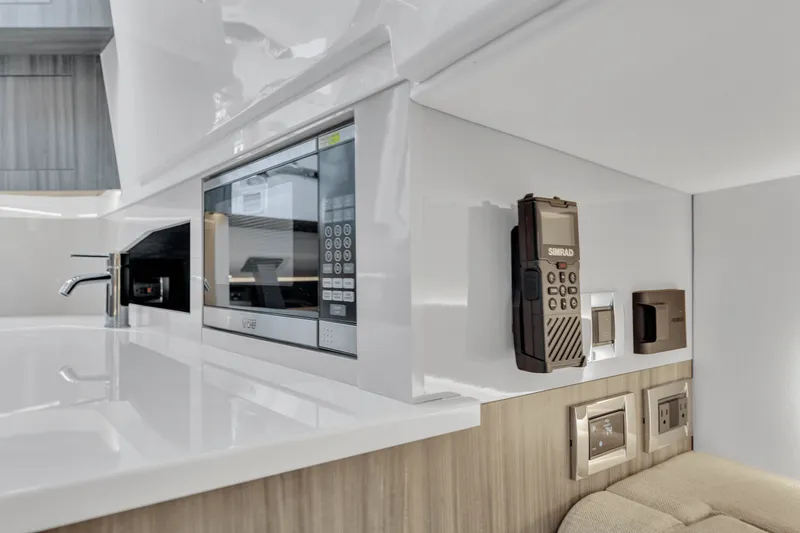 Slide: The Image of Sea Ray 370 SUNDANCER OUTBOARD 2023 - 34