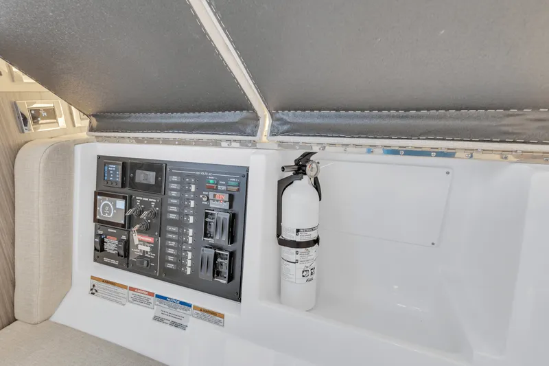 Slide: The Image of Sea Ray 370 SUNDANCER OUTBOARD 2023 - 36