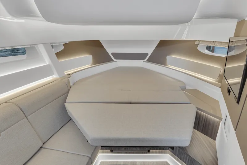 Slide: The Image of Sea Ray 370 SUNDANCER OUTBOARD 2023 - 37