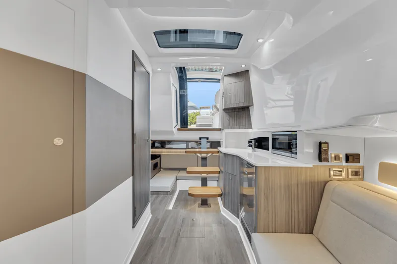 Slide: The Image of Sea Ray 370 SUNDANCER OUTBOARD 2023 - 38