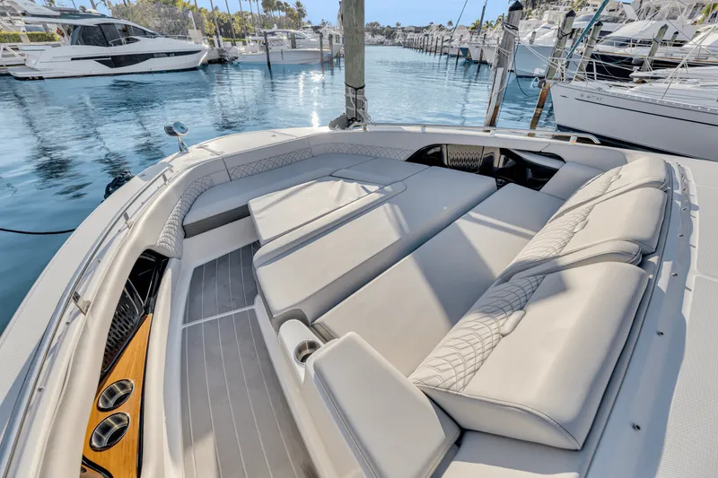 Slide: The Image of Sea Ray 370 SUNDANCER OUTBOARD 2023 - 45