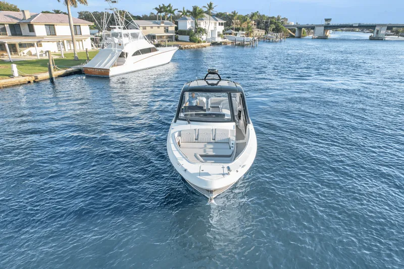 Slide: The Image of Sea Ray 370 SUNDANCER OUTBOARD 2023 - 5