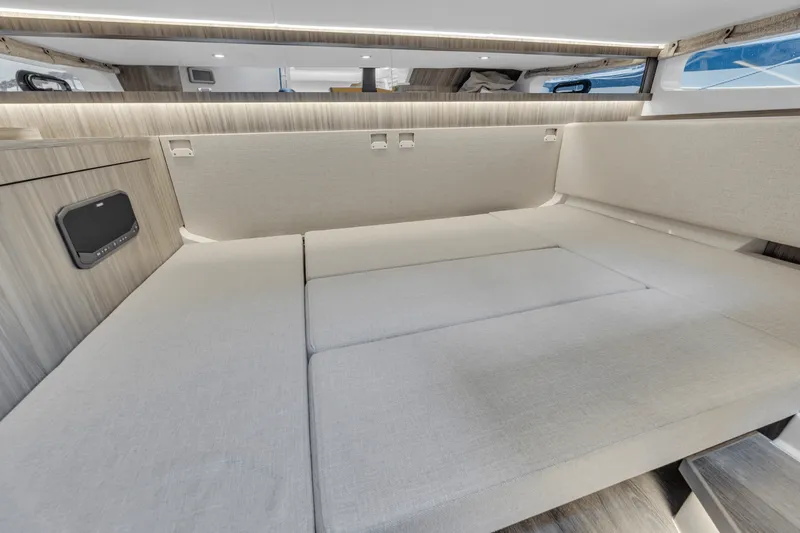 Slide: The Image of Sea Ray 370 SUNDANCER OUTBOARD 2023 - 50