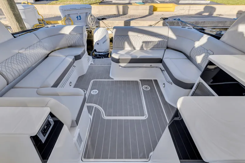 Slide: The Image of Sea Ray 370 SUNDANCER OUTBOARD 2023 - 57