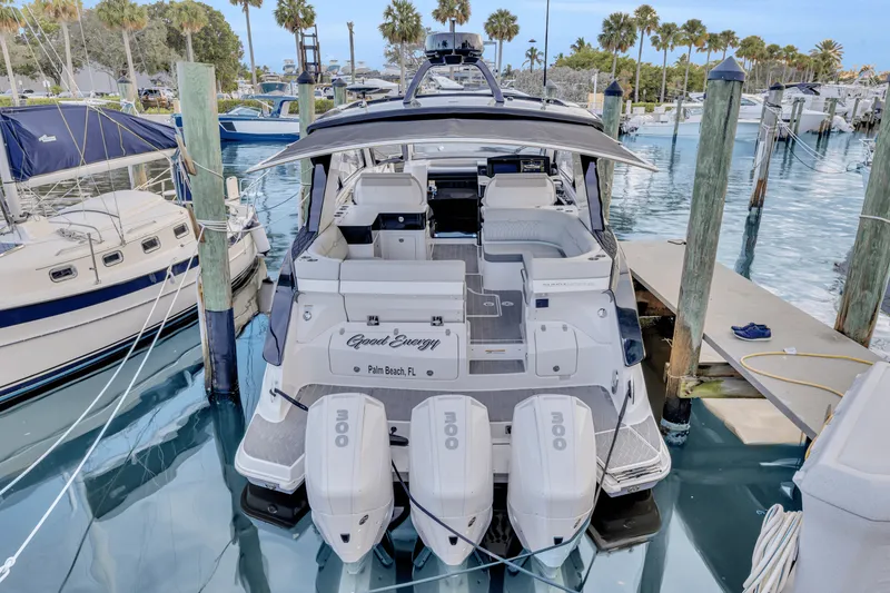 Slide: The Image of Sea Ray 370 SUNDANCER OUTBOARD 2023 - 6