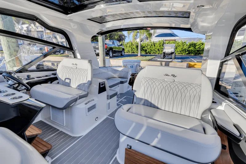Slide: The Image of Sea Ray 370 SUNDANCER OUTBOARD 2023 - 61