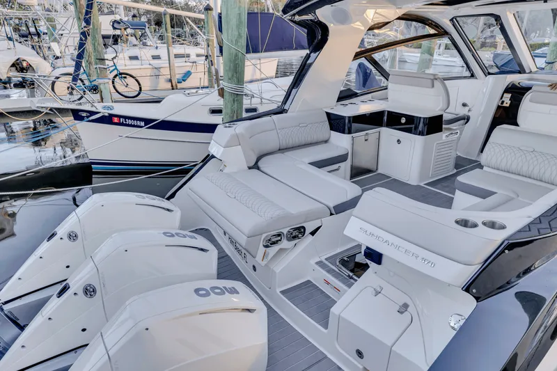 Slide: The Image of Sea Ray 370 SUNDANCER OUTBOARD 2023 - 63
