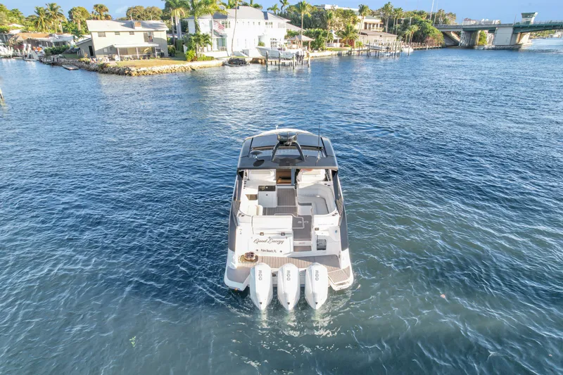 Slide: The Image of Sea Ray 370 SUNDANCER OUTBOARD 2023 - 66