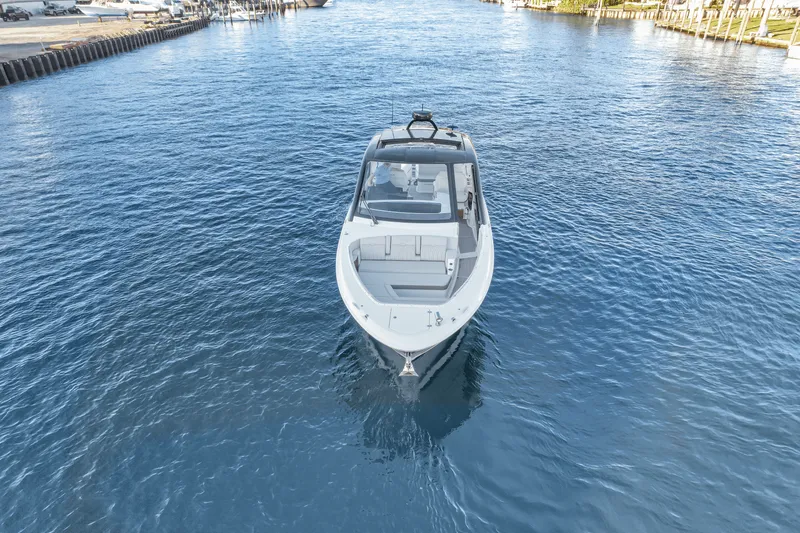Slide: The Image of Sea Ray 370 SUNDANCER OUTBOARD 2023 - 69