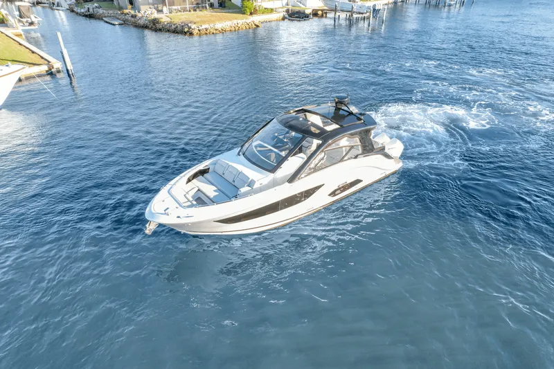 Slide: The Image of Sea Ray 370 SUNDANCER OUTBOARD 2023 - 70