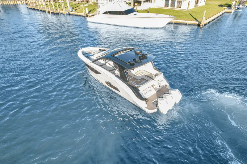 Slide: The Image of Sea Ray 370 SUNDANCER OUTBOARD 2023 - 71