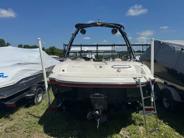 Slide: The Image of Stingray 225LR 2015 - 2