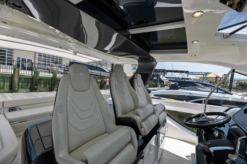 Slide: The Image of Azimut AZ42 VERVE 2023 - 10