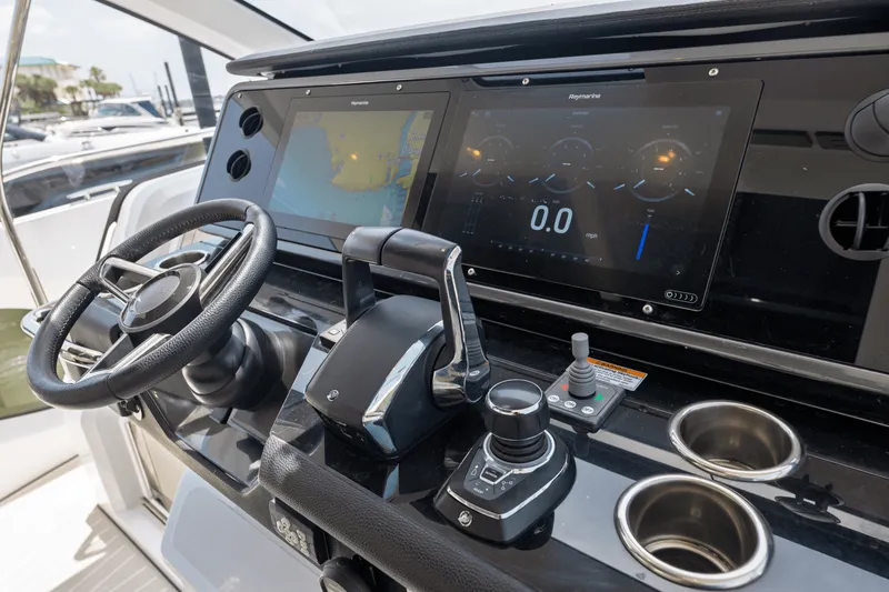 Slide: The Image of Azimut AZ42 VERVE 2023 - 13