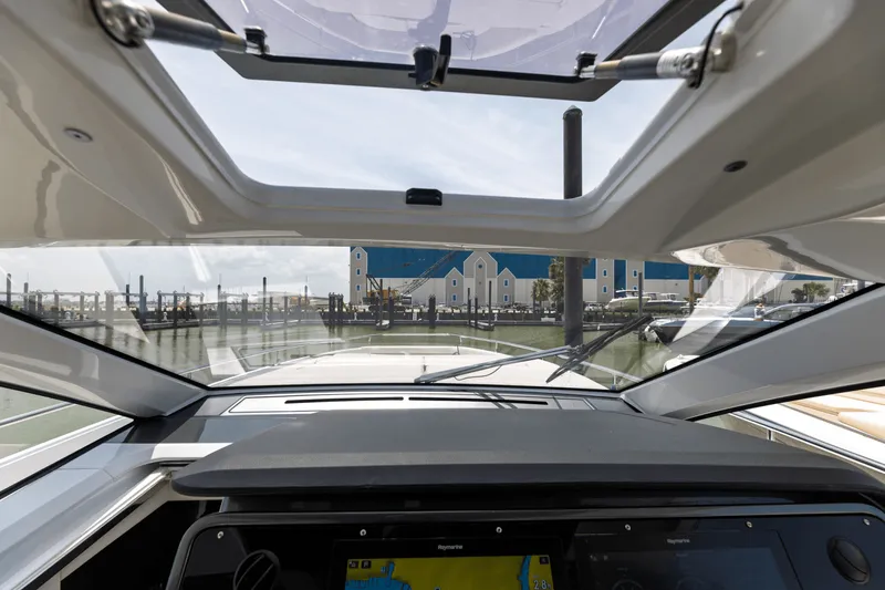 Slide: The Image of Azimut AZ42 VERVE 2023 - 15