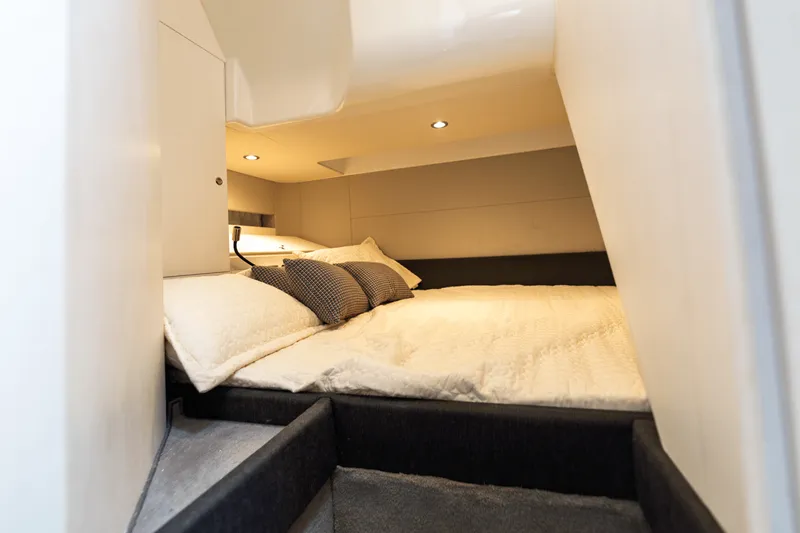 Slide: The Image of Azimut AZ42 VERVE 2023 - 18