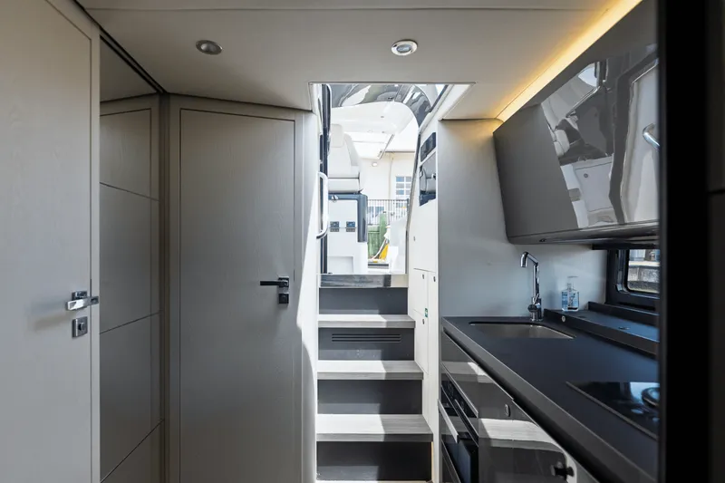 Slide: The Image of Azimut AZ42 VERVE 2023 - 21