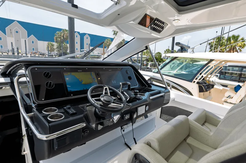 Slide: The Image of Azimut AZ42 VERVE 2023 - 4