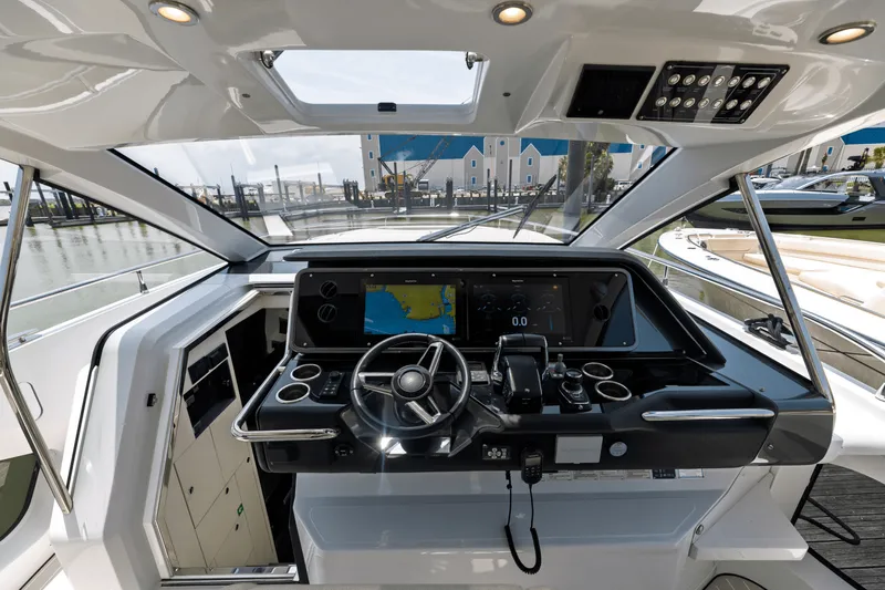 Slide: The Image of Azimut AZ42 VERVE 2023 - 8