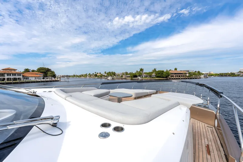 Slide: The Image of Azimut S8 2024 - 12