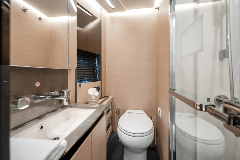 Slide: The Image of Azimut S8 2024 - 32