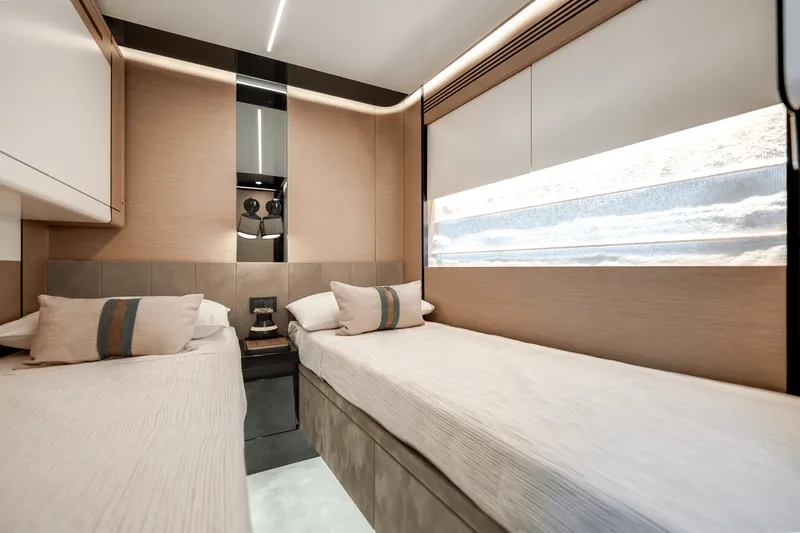 Slide: The Image of Azimut S8 2024 - 34