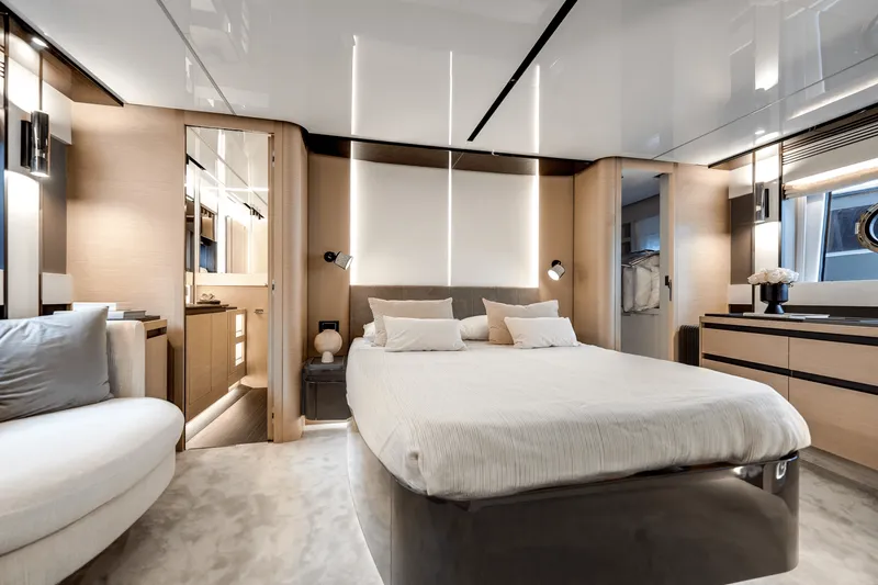 Slide: The Image of Azimut S8 2024 - 38