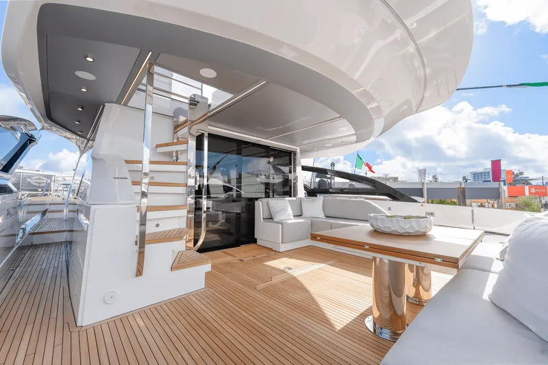 Slide: The Image of Azimut S8 2024 - 5