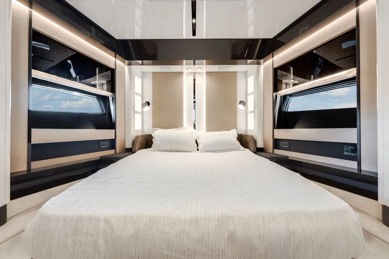 Slide: The Image of Azimut S8 2024 - 55