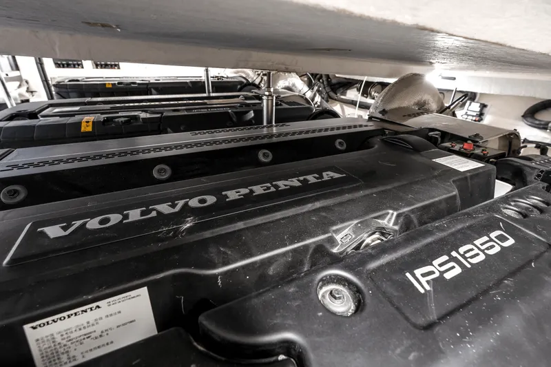 Slide: The Image of Azimut S8 2024 - 71