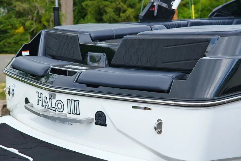 Slide: The Image of Malibu M220 2024 - 7
