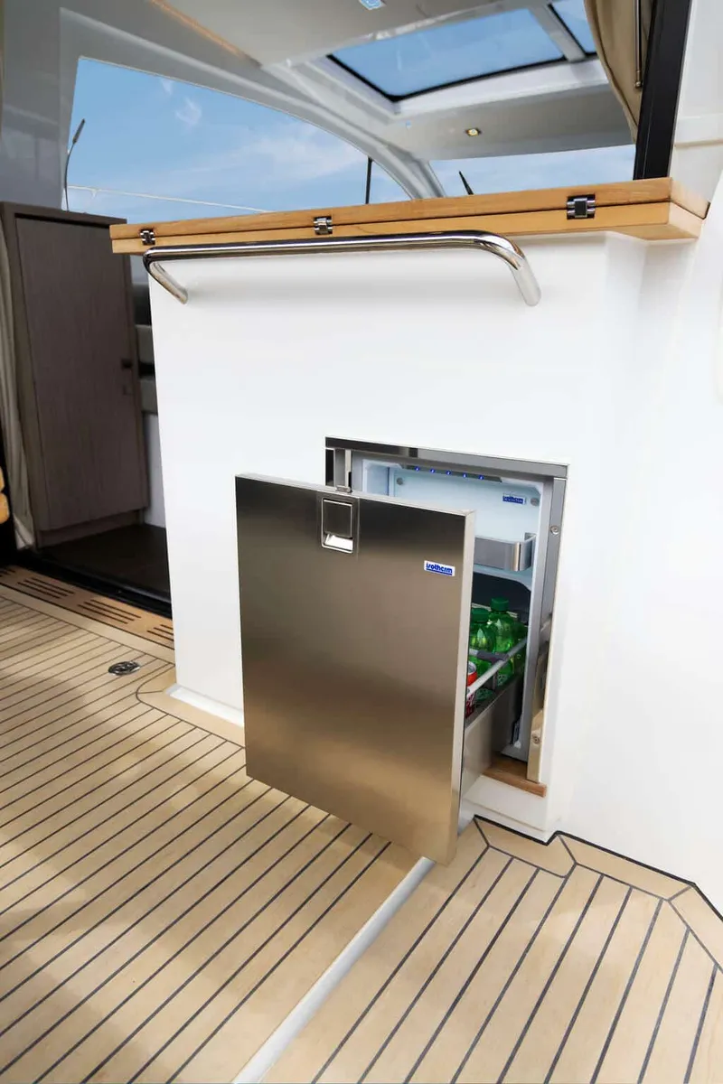 Slide: The Image of Sealine C335v 2026 - 12