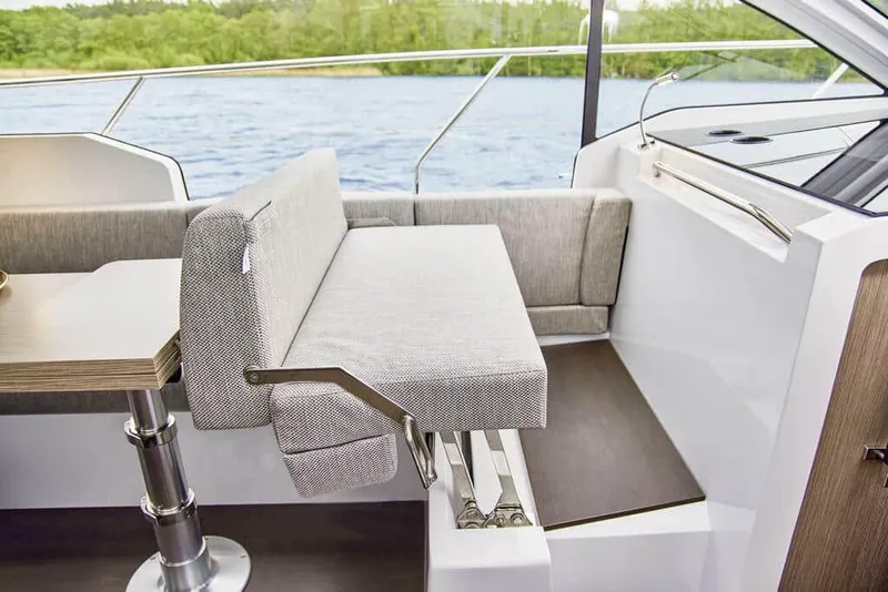 Slide: The Image of Sealine C335v 2026 - 17