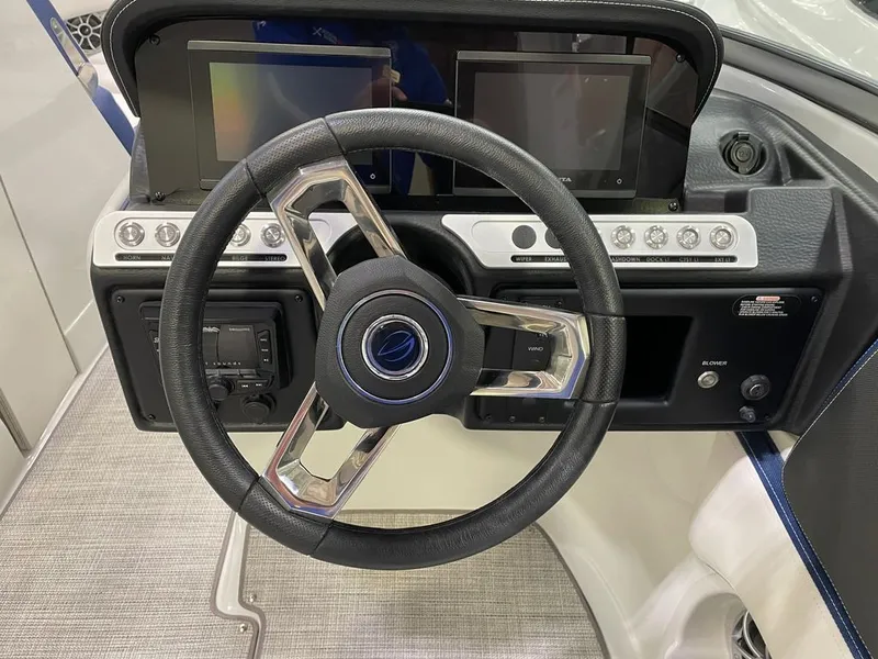 Slide: The Image of Crownline Boats 280 SS Surf 2023 - 4