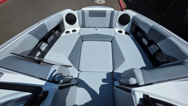 Slide: The Image of Malibu 22 MXZ 2026 - 9