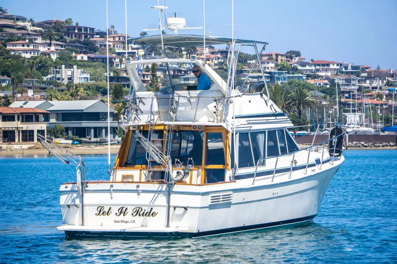 Slide: The Image of Bayliner 3288 Motoryacht 1989 - 0