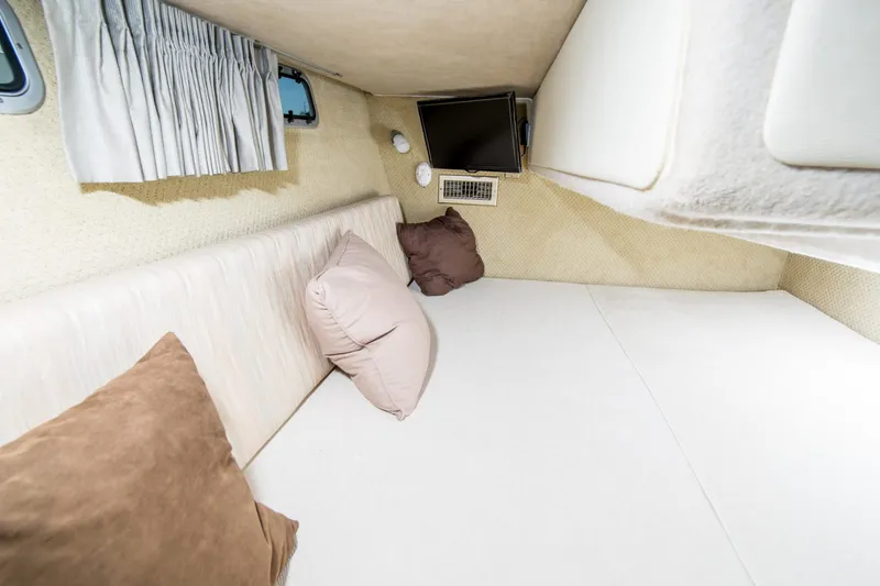 Slide: The Image of Bayliner 3288 Motoryacht 1989 - 9