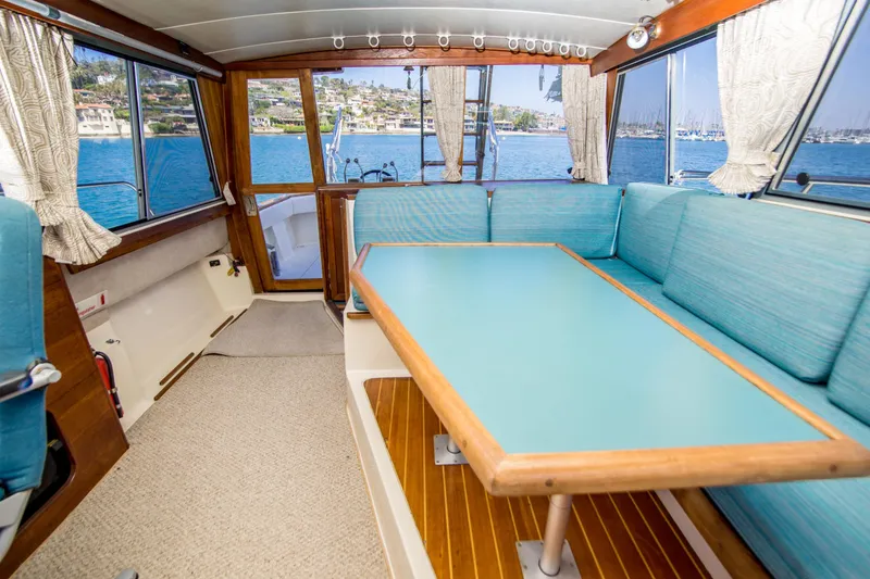 Slide: The Image of Bayliner 3288 Motoryacht 1989 - 6