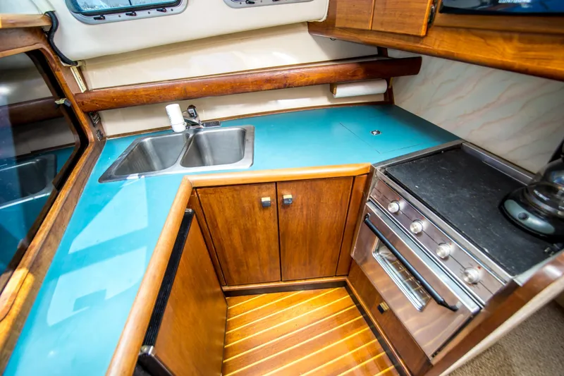 Slide: The Image of Bayliner 3288 Motoryacht 1989 - 7