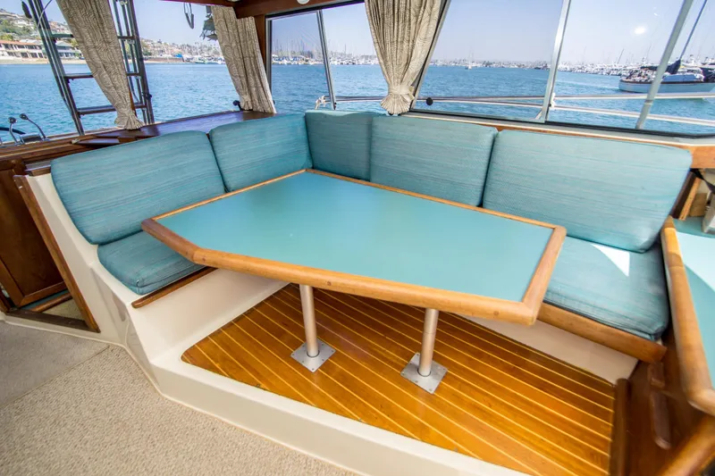 Slide: The Image of Bayliner 3288 Motoryacht 1989 - 4