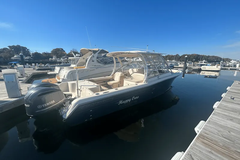 The Image of Grady-White Freedom 285 2014 - 0