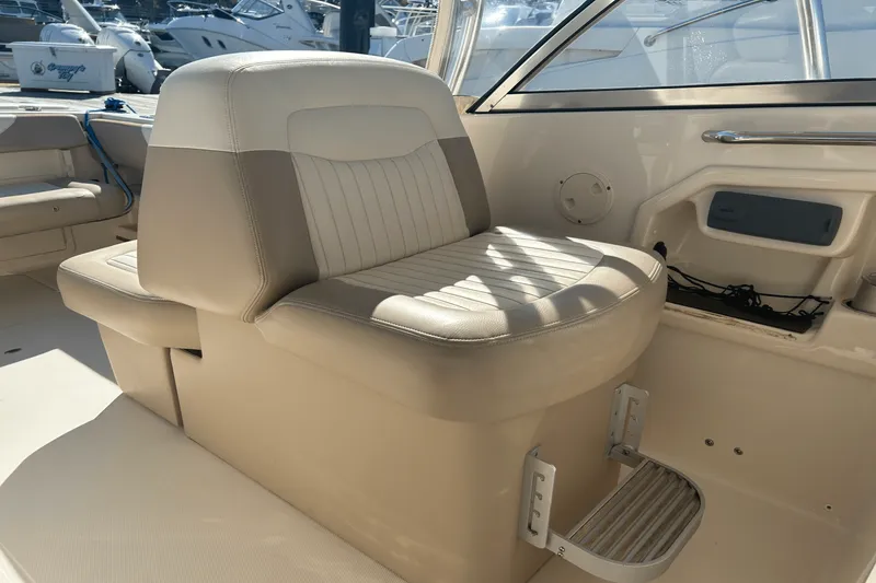 Slide: The Image of Grady-White Freedom 285 2014 - 15