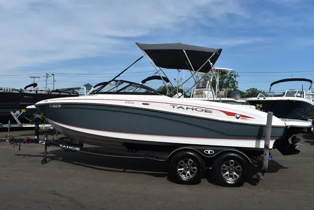 Slide: The Image of Tahoe® 210 SI 2023 - 10