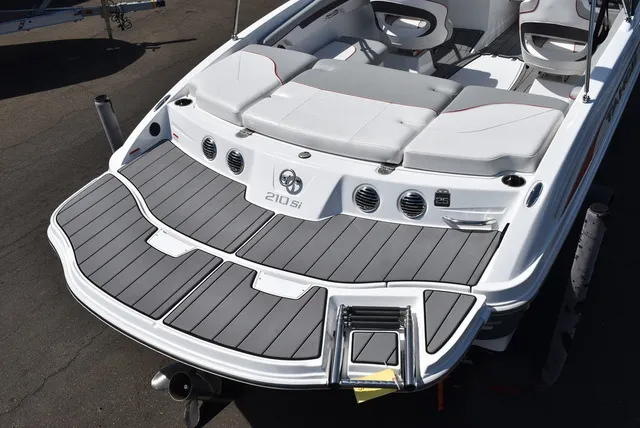 Slide: The Image of Tahoe® 210 SI 2023 - 11