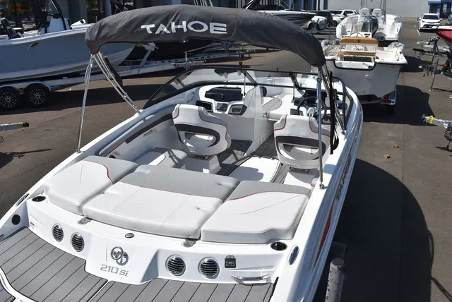 Slide: The Image of Tahoe® 210 SI 2023 - 12