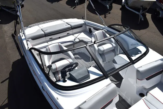 Slide: The Image of Tahoe® 210 SI 2023 - 16