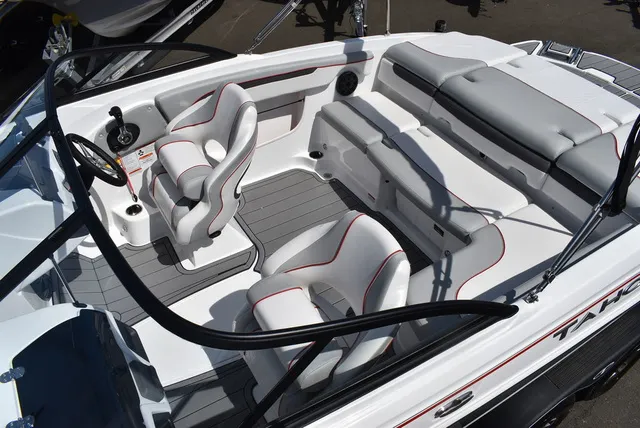 Slide: The Image of Tahoe® 210 SI 2023 - 17