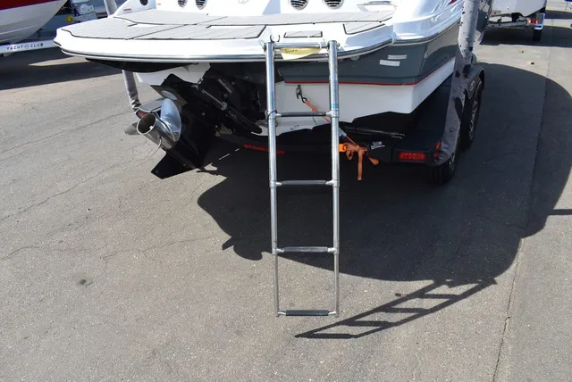 Slide: The Image of Tahoe® 210 SI 2023 - 19