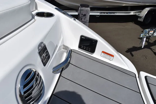 Slide: The Image of Tahoe® 210 SI 2023 - 20